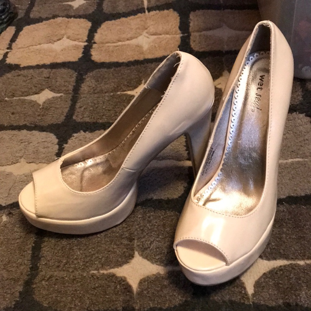 Wet Seal peep toe pump